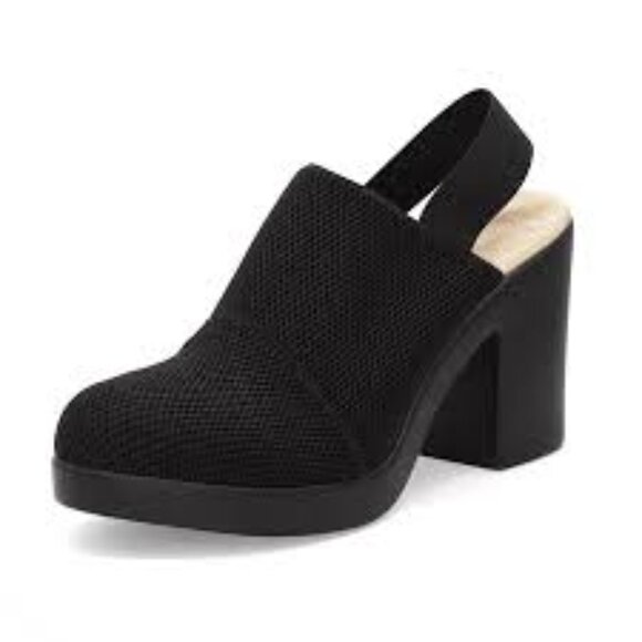 Debi - Picture 3 of 4